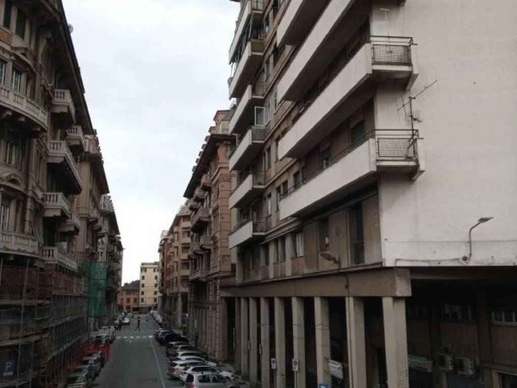 ufficio in vendita a Genova in zona Sampierdarena