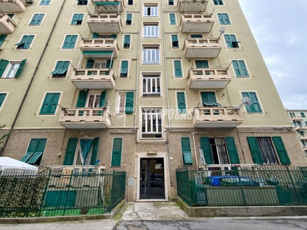 appartamento in vendita a Genova in zona Sestri Ponente