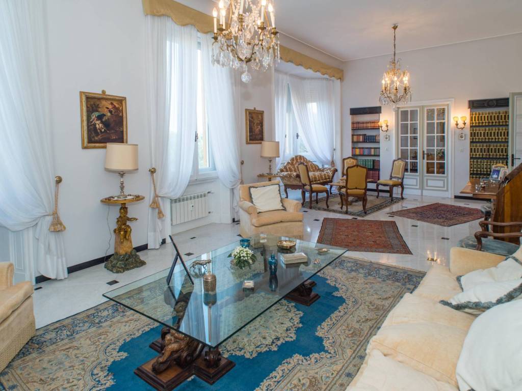 appartamento in vendita a Genova in zona Castelletto