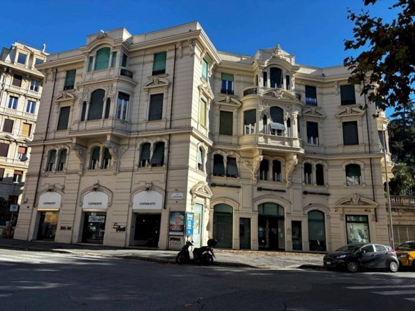 negozio in vendita a Genova in zona Foce