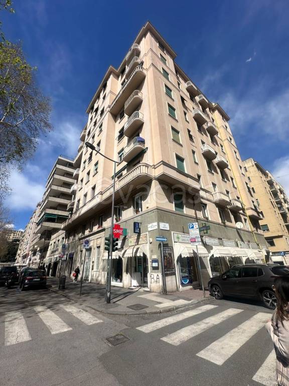 appartamento in vendita a Genova in zona Foce