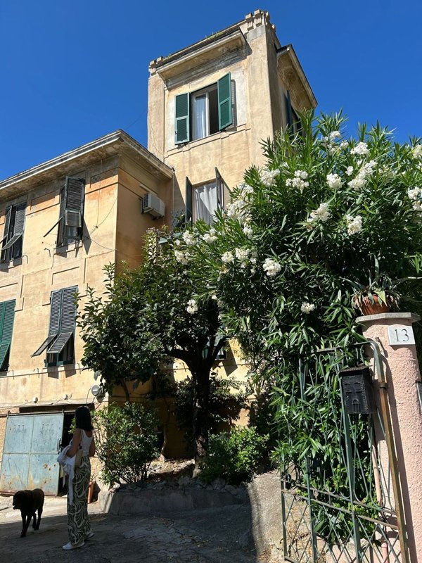 casa indipendente in vendita a Genova in zona Quinto al Mare
