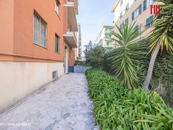 appartamento in vendita a Genova in zona Rivarolo
