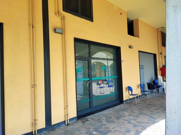 negozio in vendita a Genova in zona Sestri Ponente