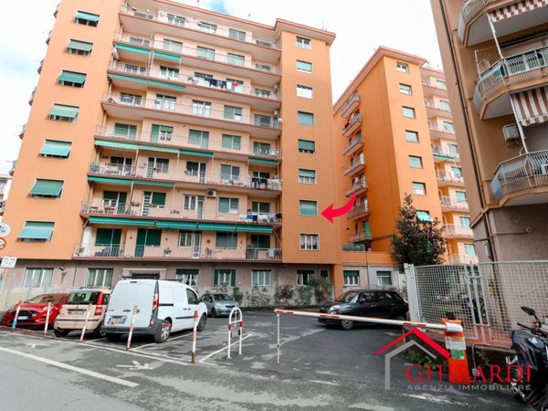 appartamento in vendita a Genova in zona Sestri Ponente