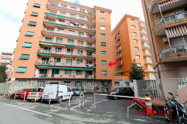 appartamento in vendita a Genova in zona Sestri Ponente
