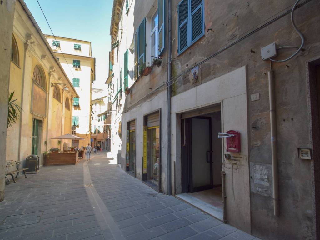 negozio in vendita a Genova in zona Voltri