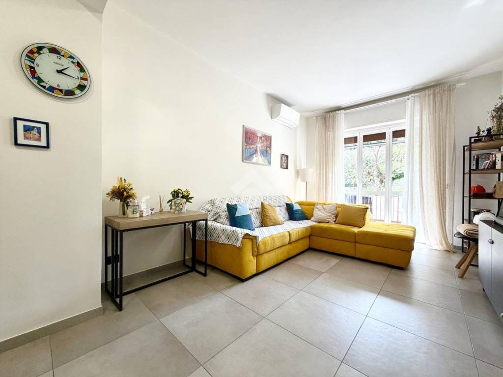 appartamento in vendita a Genova in zona Quarto dei Mille