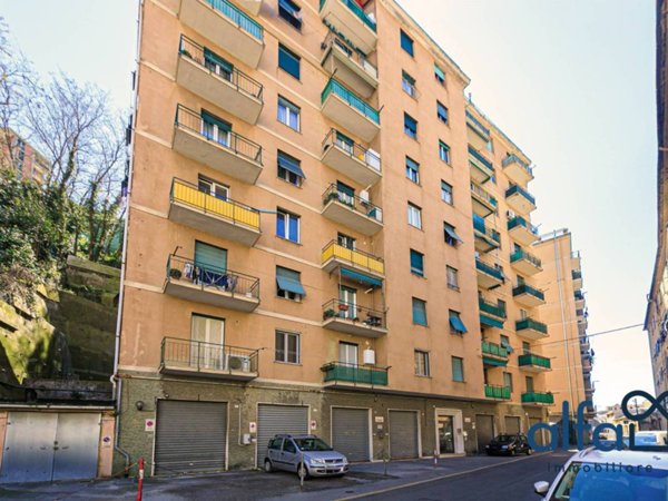 appartamento in vendita a Genova in zona Rivarolo
