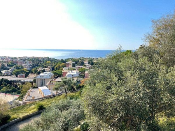 appartamento in vendita a Genova in zona Quarto dei Mille