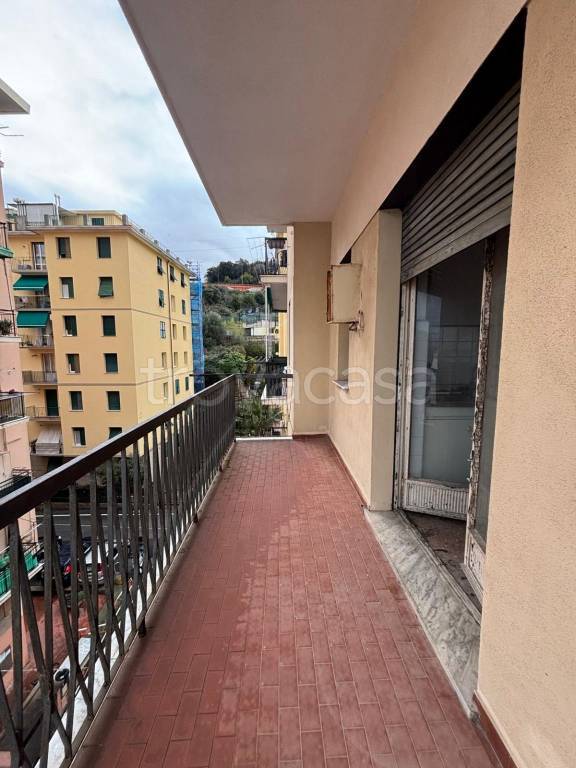 appartamento in vendita a Genova in zona Sestri Ponente