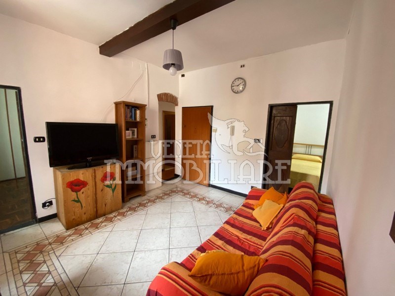 appartamento in vendita a Genova in zona Sottoripa / Maddalena / Molo