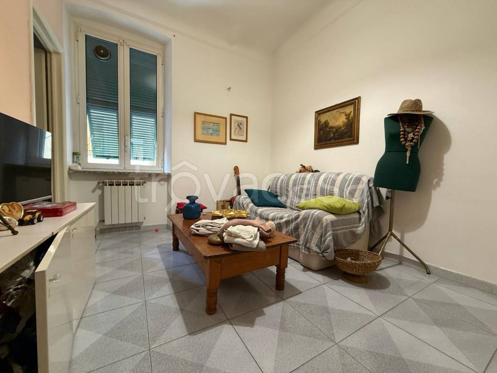 appartamento in vendita a Genova in zona Sestri Ponente