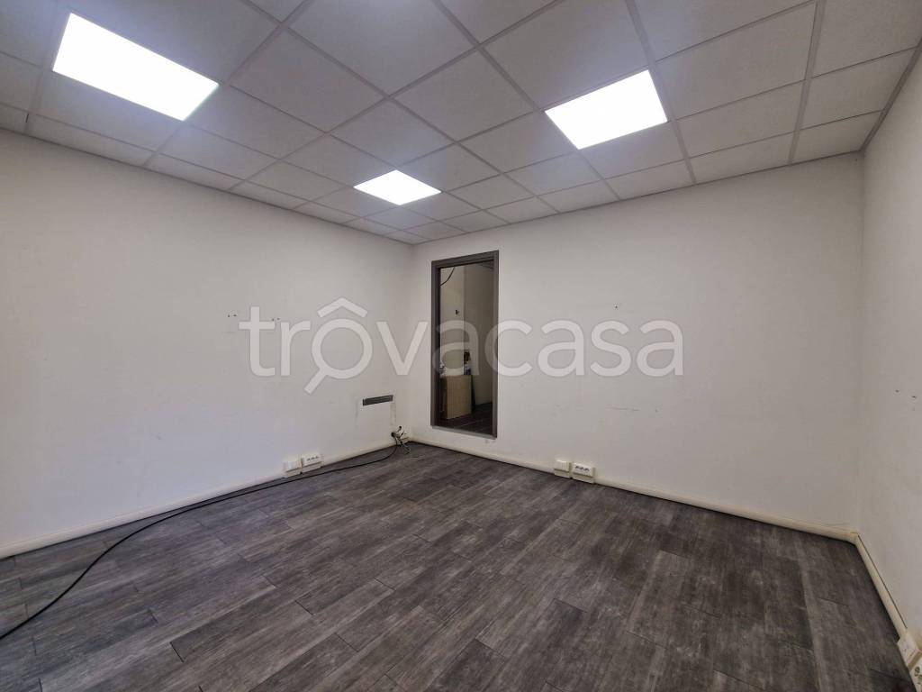 locale di sgombero in vendita a Genova in zona Sampierdarena