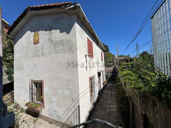 casa indipendente in vendita a Genova in zona Bolzaneto