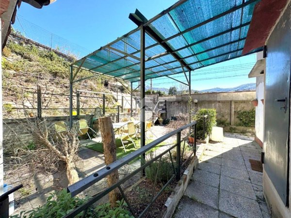 casa indipendente in vendita a Genova in zona Trasta