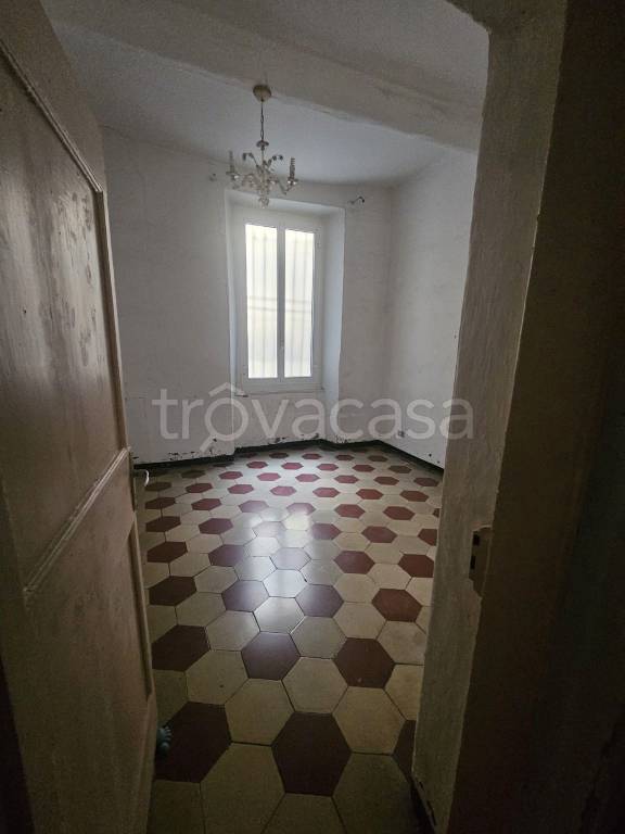 appartamento in vendita a Genova in zona Sottoripa / Maddalena / Molo