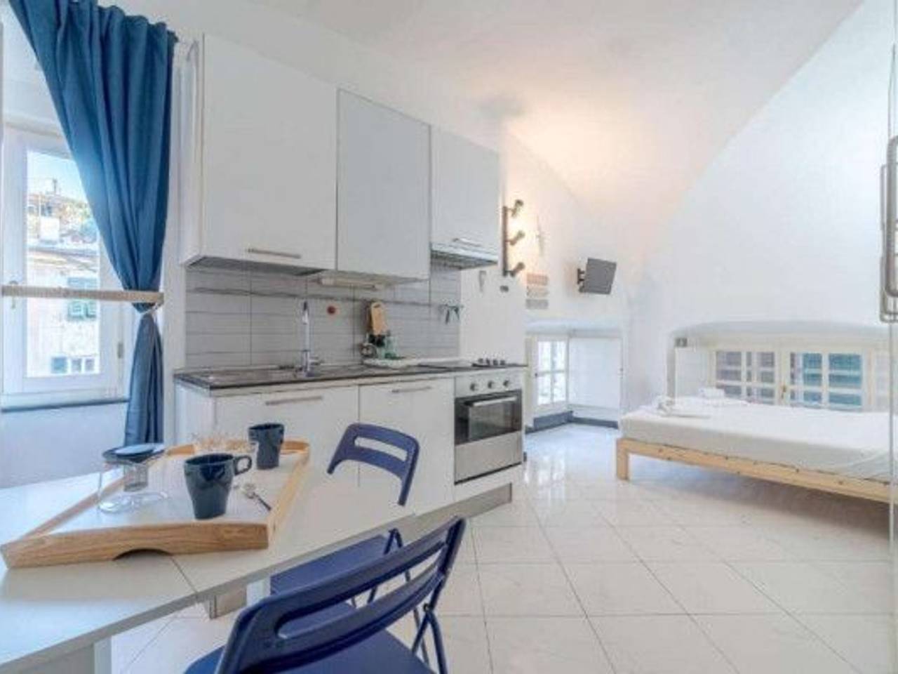 appartamento in vendita a Genova in zona Sottoripa / Maddalena / Molo