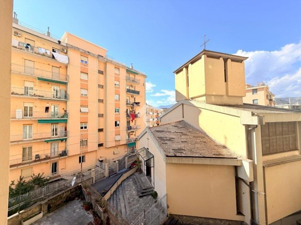 appartamento in vendita a Genova in zona Sestri Ponente