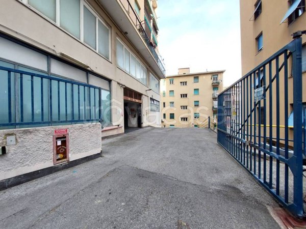 ufficio in vendita a Genova in zona Sampierdarena
