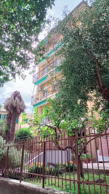 appartamento in vendita a Genova in zona Sestri Ponente