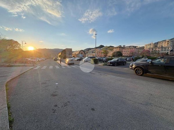 negozio in vendita a Genova in zona Palmaro / Pra'