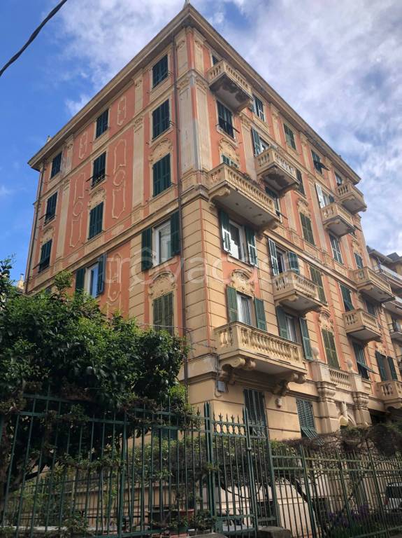 appartamento in vendita a Genova in zona Sestri Ponente