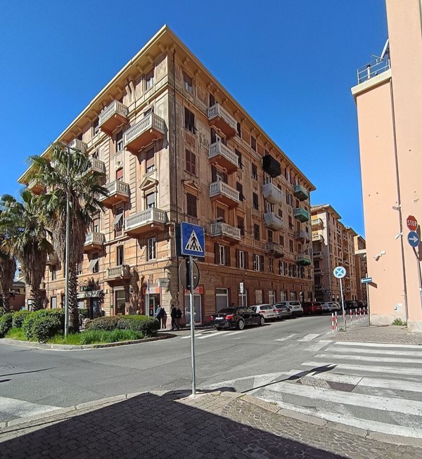 appartamento in vendita a Genova in zona Sestri Ponente