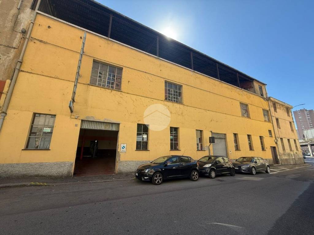 negozio in vendita a Genova in zona Sampierdarena