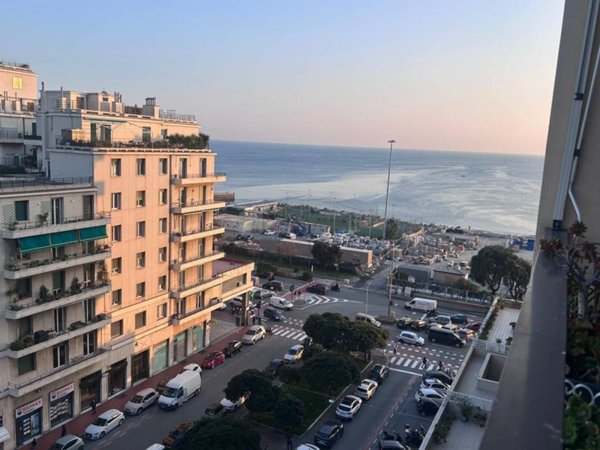appartamento in vendita a Genova in zona Quarto dei Mille