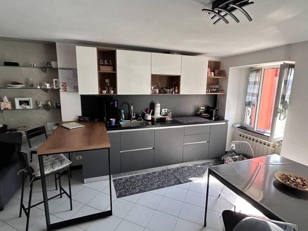 appartamento in vendita a Genova in zona Rivarolo