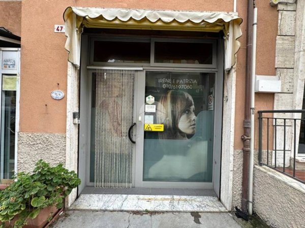 negozio in vendita a Genova in zona Palmaro / Pra'