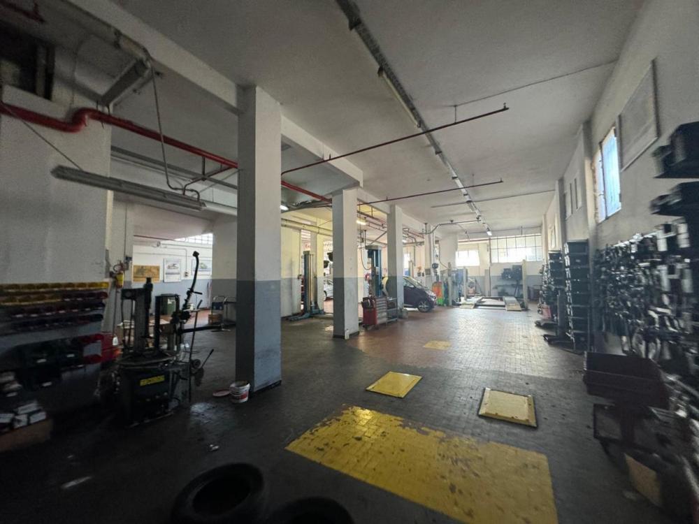 locale di sgombero in vendita a Genova in zona Sturla