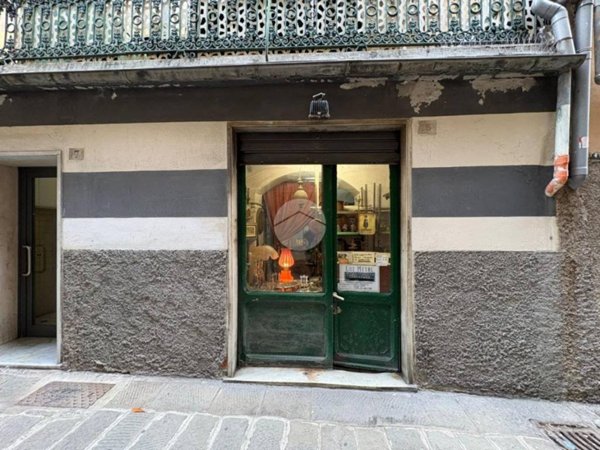locale commerciale in vendita a Genova in zona Pegli