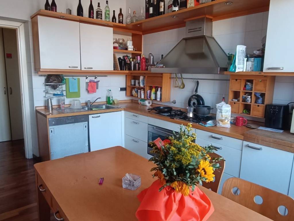 appartamento in vendita a Genova in zona Foce