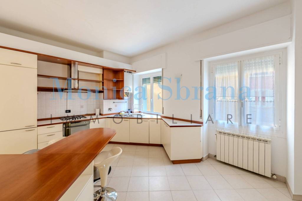 appartamento in vendita a Genova in zona Sottoripa / Maddalena / Molo