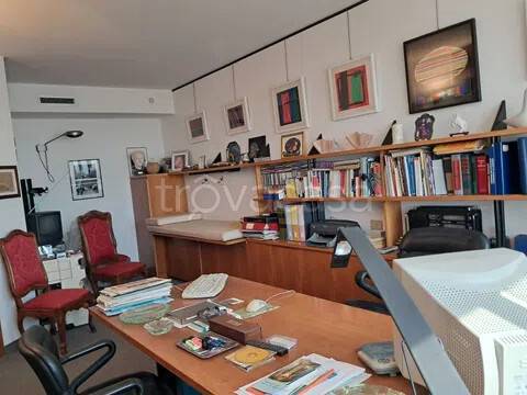 ufficio in vendita a Genova in zona Foce