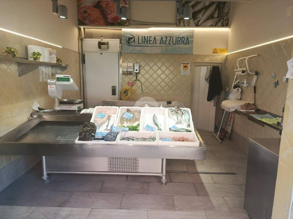 negozio in vendita a Genova in zona Sturla