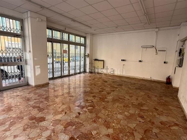 locale commerciale in vendita a Genova in zona Foce