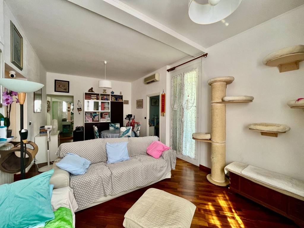 appartamento in vendita a Genova in zona Sestri Ponente