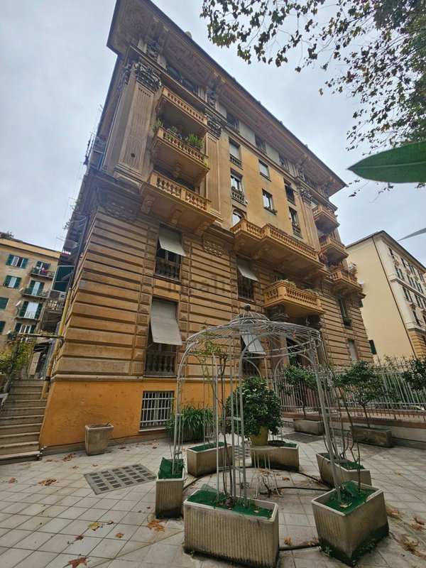 appartamento in vendita a Genova in zona Foce