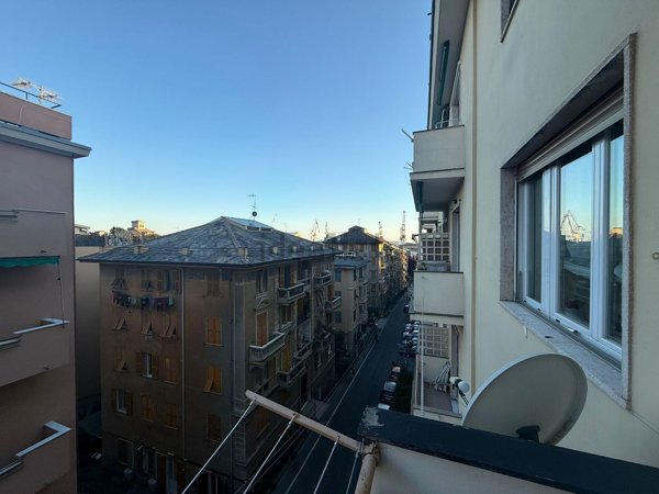 appartamento in vendita a Genova in zona Sestri Ponente