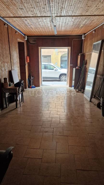 negozio in vendita a Genova in zona Rivarolo