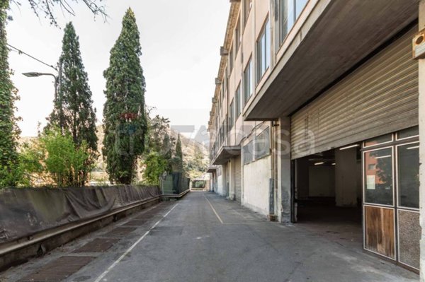 negozio in vendita a Genova in zona Struppa