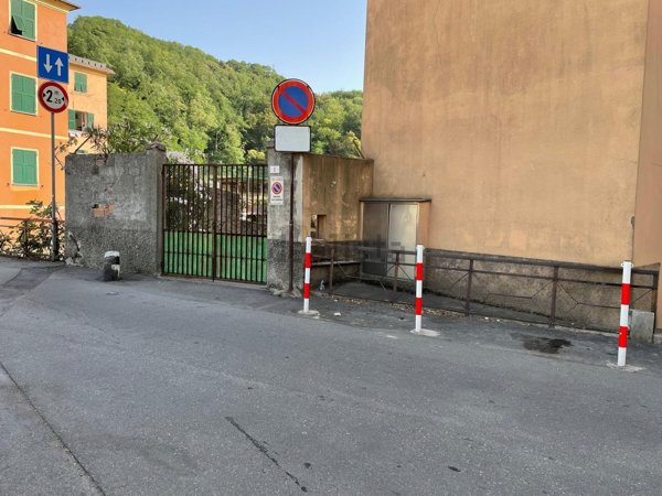 locale di sgombero in vendita a Genova in zona Rivarolo