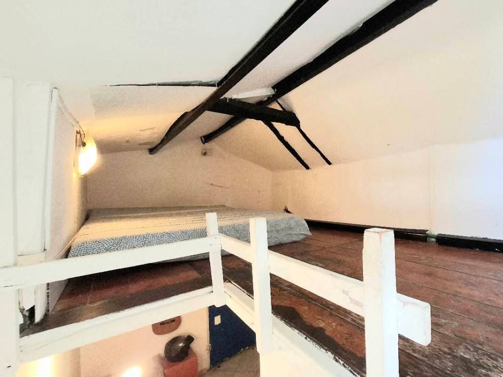 appartamento in vendita a Genova in zona Sottoripa / Maddalena / Molo