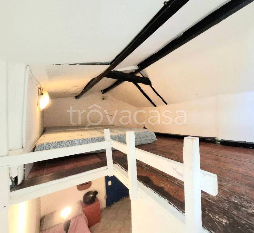 appartamento in vendita a Genova in zona Sottoripa / Maddalena / Molo