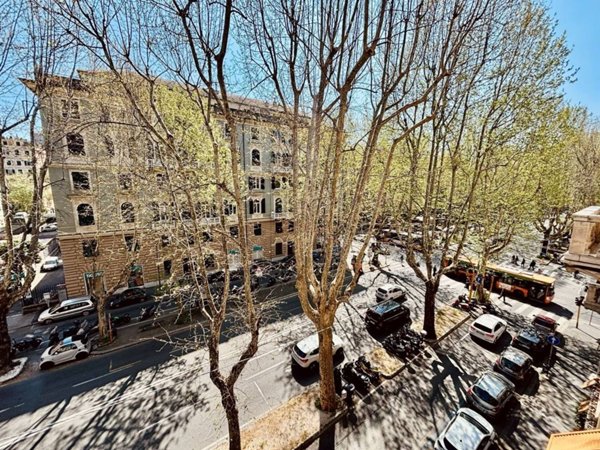 appartamento in vendita a Genova in zona Foce