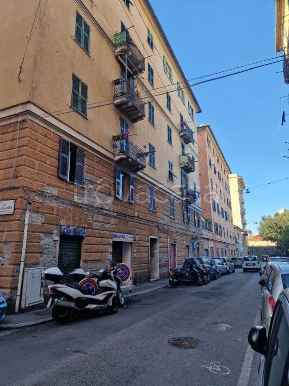 negozio in vendita a Genova in zona Sampierdarena