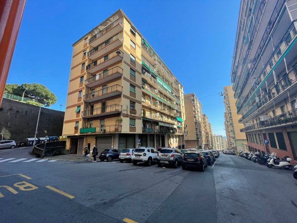 appartamento in vendita a Genova in zona Sampierdarena